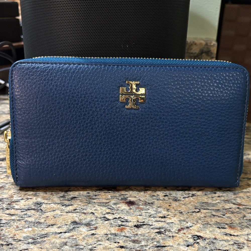 Tory Burch Navy Leather Zip Wallet